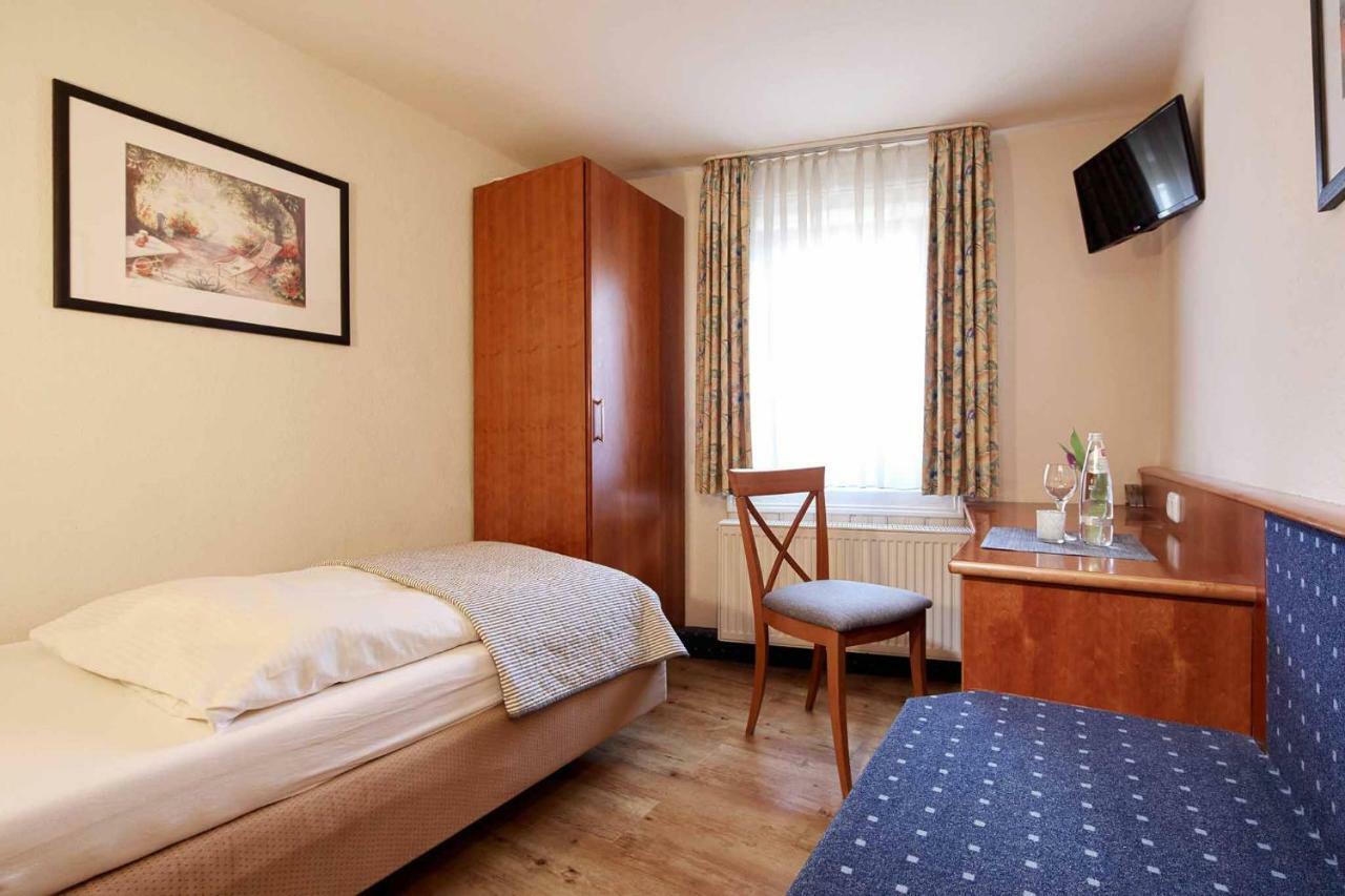 Hotel Eisenbahn คาร์ลชตัดท์ ภายนอก รูปภาพ