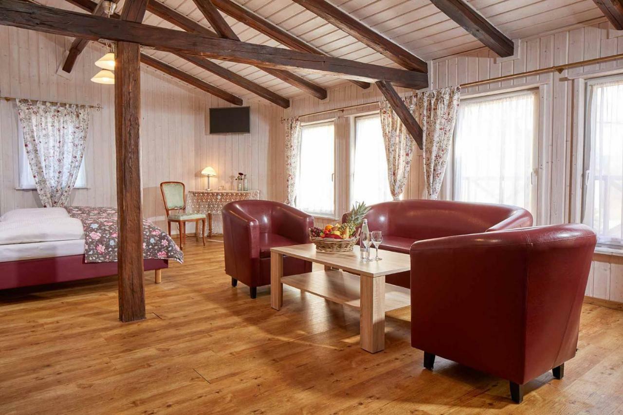 Hotel Eisenbahn คาร์ลชตัดท์ ภายนอก รูปภาพ